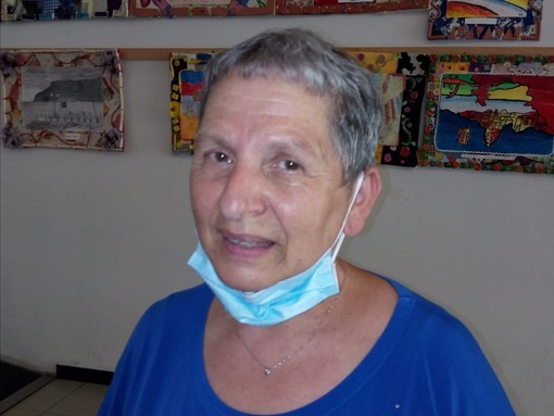Spotorno saluta la "sua" bidella: in pensione dopo 20 anni la signora Domenica