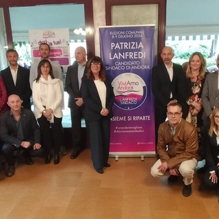 Andora 2024, Patrizia Lanfredi presenta i candidati di “ViviAmo Andora – Lanfredi Sindaco”