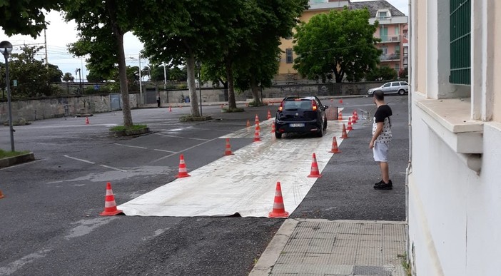 Una lezione di educazione stradale e guida sicura per gli studenti dell'istituto Falcone di Loano