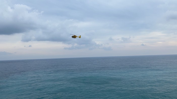 Varigotti, recuperato in mare a Punta Crena il corpo senza vita di un uomo (FOTO)