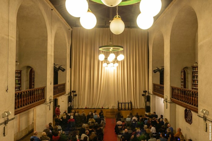 Cechoviana con brio”: il teatro di Cechov rivive ad Alassio nel saggio-spettacolo del laboratorio “Dalla vita alla scena”