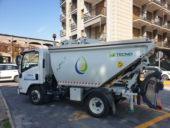 Debutta a Pietra Ligure il nuovo "Ecocentro Mobile" Debutta a Pietra Ligure il nuovo "Ecocentro Mobile"