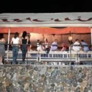 Albenga, il maltempo colpisce, ma non ferma, la discoteca Essauoira