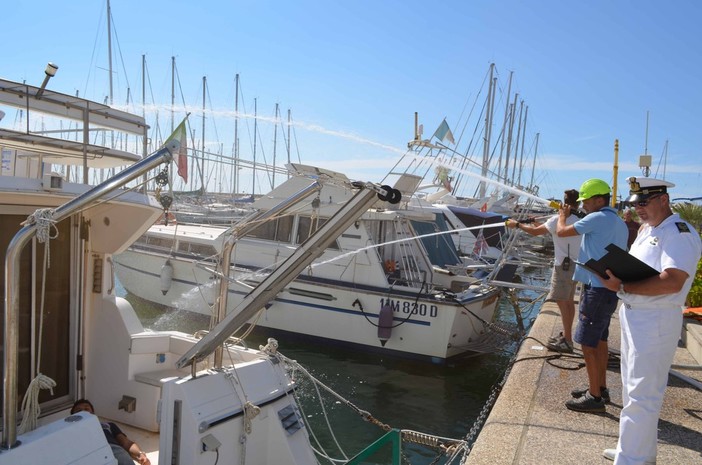 Esercitazione antincendio nel porto di Andora