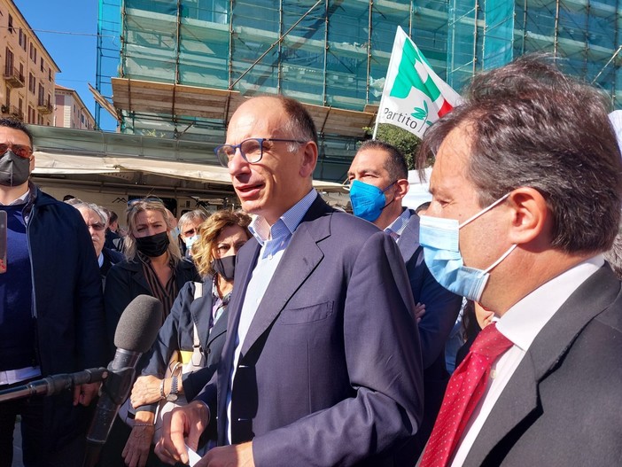 Assalto alla Cgil, Letta (Pd) a Savona: "Sia presa la decisione di sciogliere i movimenti neo fascisti, reagiamo subito" Assalto alla Cgil, Letta (Pd) a Savona: "Sia presa la decisione di sciogliere i movimenti neo fascisti, reagiamo subito"