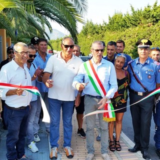 Ennio Fazio tra il sindaco e il vice sindaco Luigi Giordano in occasione dell'inaugurazione della nuova pista ciclopedonale nel luglio 2019