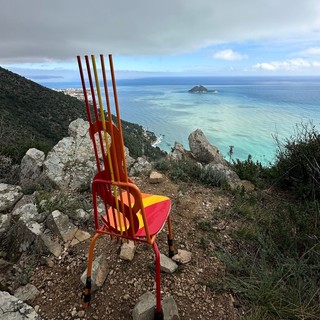 “E siediti un attimo”: Ad Alassio la presentazione del progetto artistico di Monica Cecchin