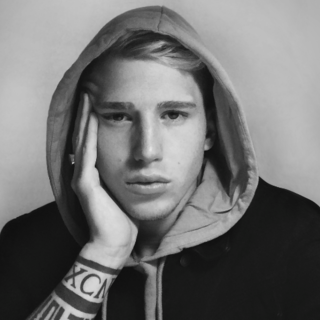 A Radio Onda Ligure 101 il cantautore Edoardo Brogi, vincitore della prima edizione del "Coca Cola Future Legend" A Radio Onda Ligure 101 il cantautore Edoardo Brogi, vincitore della prima edizione del "Coca Cola Future Legend"