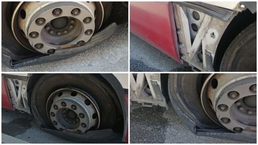 Savona, scoppia una gomma dell'autubus in corso Vittorio Veneto: danneggiata un'auto parcheggiata (FOTO)