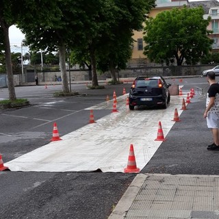 Una lezione di educazione stradale e guida sicura per gli studenti dell'istituto Falcone di Loano