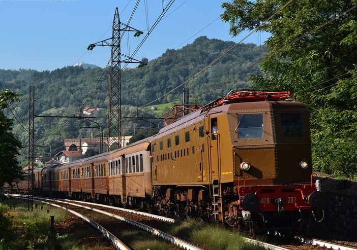 Un treno storico ad Andora per dire addio alla vecchia tratta Un treno storico ad Andora per dire addio alla vecchia tratta