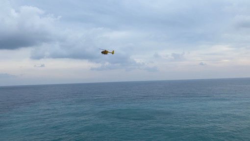 Varigotti, recuperato in mare a Punta Crena il corpo senza vita di un uomo (FOTO)