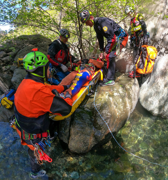 "Ti metti in pericolo da solo? Paghi di tasca tua": pugno duro in manovra contro gli escursionisti imprudenti che mobilitano i soccorsi "Ti metti in pericolo da solo? Paghi di tasca tua": pugno duro in manovra contro gli escursionisti imprudenti che mobilitano i soccorsi