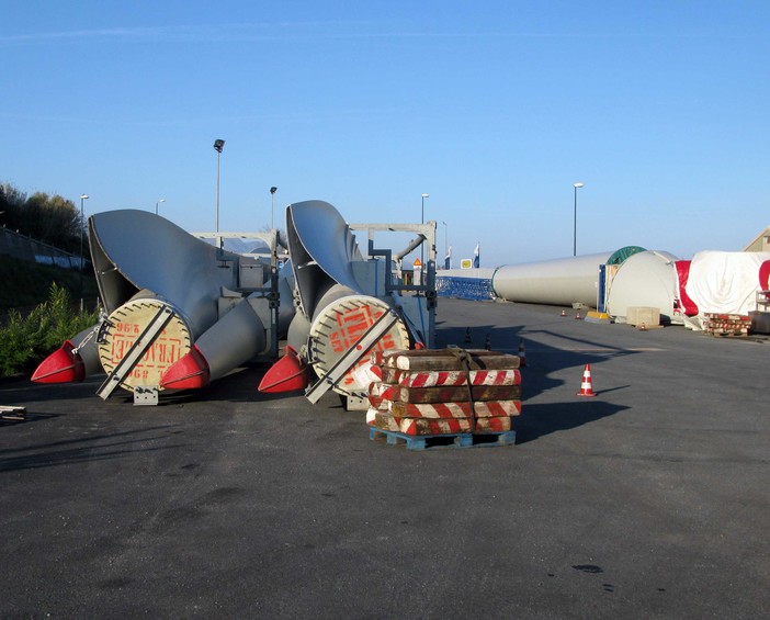 Sul monte Burot tra Quiliano e Altare un parco eolico da 10 Mw. Un altro. Sul monte Burot tra Quiliano e Altare un parco eolico da 10 Mw. Un altro.