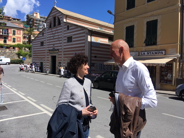 Santa Caterina a Varazze, riunione di famiglia in casa Caprioglio. Il sindaco di Savona: "Un endorsement del cuore" (VIDEO) Santa Caterina a Varazze, riunione di famiglia in casa Caprioglio. Il sindaco di Savona: "Un endorsement del cuore" (VIDEO)