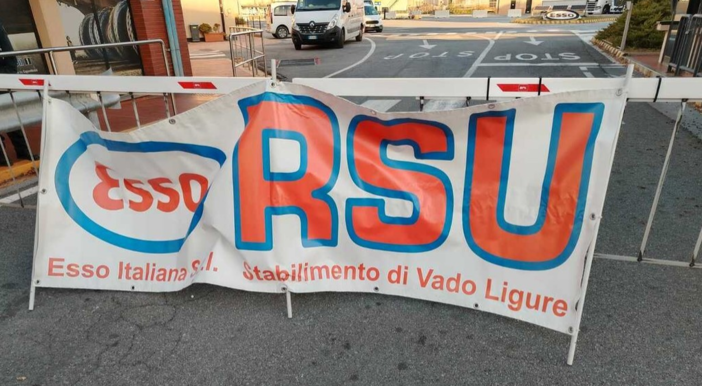 PCI Savona contro i licenziamenti alla Esso di Vado Ligure: &quot;Rispetto per i lavoratori, le istituzioni devono intervenire&quot;