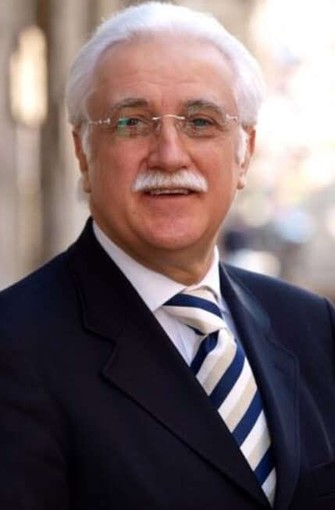 Nella foto: il Professor Giorgio Calabrese, medico e dietologo torinese, noto anche per interviste tv. In gallery: le magliette e i manifesti dell'evento