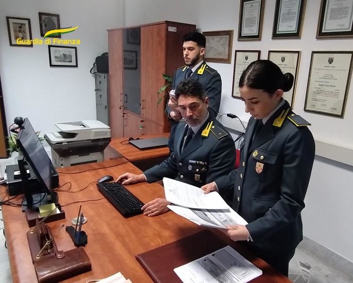 Frode sull'Iva nel commercio di pneumatici, perquisizioni e sequestri per circa 10 milioni di euro Frode sull'Iva nel commercio di pneumatici, perquisizioni e sequestri per circa 10 milioni di euro