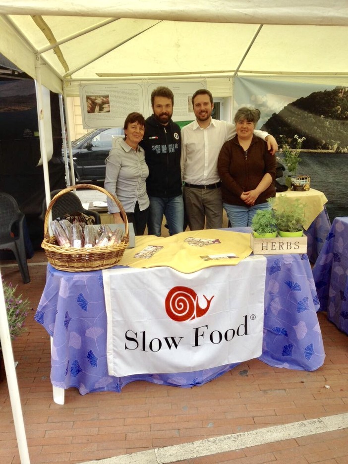 La piazza di Albenga si riempie nel weekend di deliziose prelibatezze La piazza di Albenga si riempie nel weekend di deliziose prelibatezze