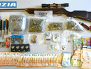 Il garage usato come deposito per la droga, in casa armi e soldi: arrestato