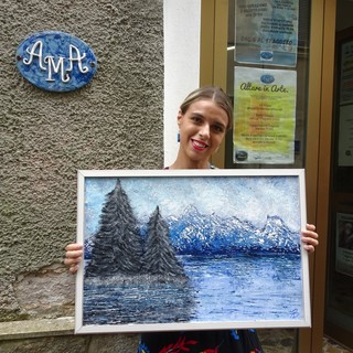 Altare, la giovane Fiorella Belmonte espone nella sede AMA Altare, la giovane Fiorella Belmonte espone nella sede AMA