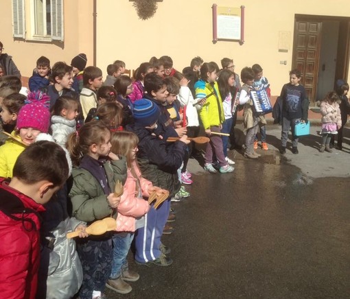 Cosseria, i bambini delle scuole "cantano le uova"