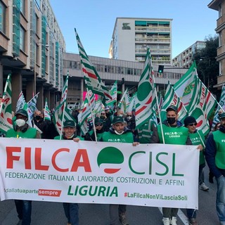 Anche gli edili savonesi iscritti a Cisl scendono in campo per aiutare la Confraternita Misericordia di Genova