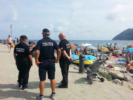 Spiagge sicure a Laigueglia, il sindaco firma il Protocollo di Intesa