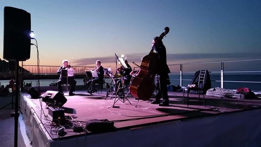Andora, successo per il concerto all'alba  con i musicisti del teatro Carlo Felice (FOTO)