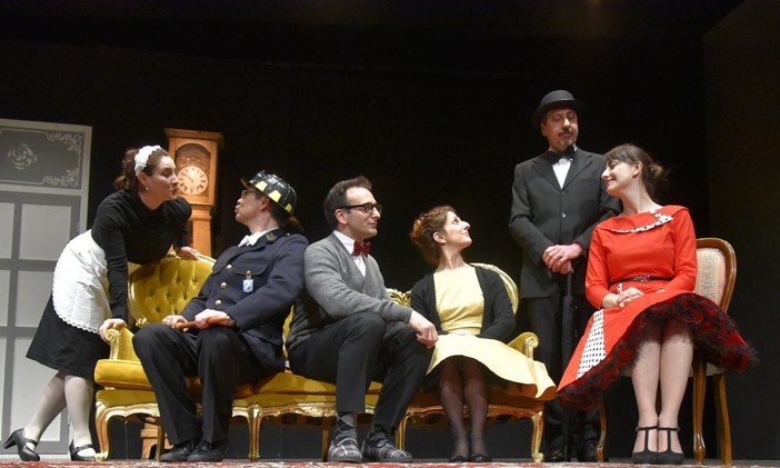 “La cantatrice calva" con la Compagnia Stabile del Teatro “Osvaldo Chebello”