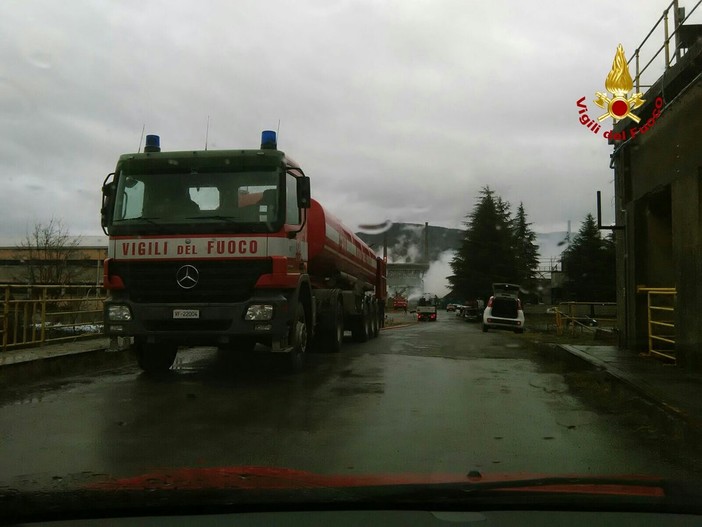 Vigili del fuoco domano l'incendio di FG Riciclaggi: il plauso del Pd cairese Vigili del fuoco domano l'incendio di FG Riciclaggi: il plauso del Pd cairese