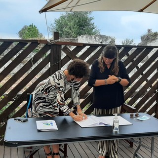 Savona, firmato accordo tra il comune e l'associazione "Il Porto dei Piccoli". La direttrice generale: "Importante fare cose concrete per i bambini per fargli vivere una normalità" (FOTO E VIDEO) Savona, firmato accordo tra il comune e l'associazione "Il Porto dei Piccoli". La direttrice generale: "Importante fare cose concrete per i bambini per fargli vivere una normalità" (FOTO E VIDEO)