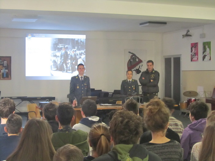 Educazione alla legalità economica, le Fiamme Gialle incontrano gli studenti della &quot;Guidobono&quot; di Savona