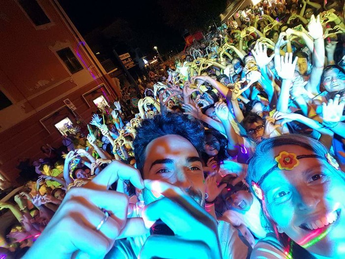 Finale Ligure, grande successo per la prima edizione del "Color Party"