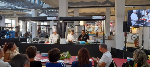 Una cucina mobile per fare conoscere le qualità del pescato del Savonese Una cucina mobile per fare conoscere le qualità del pescato del Savonese