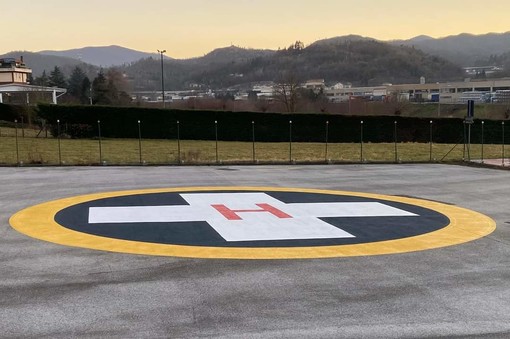 Millesimo, la pista per l'elisoccorso oggetto di restyling. Il sindaco Picalli: "Struttura da tenere sempre ben segnalata, efficiente e allertata"