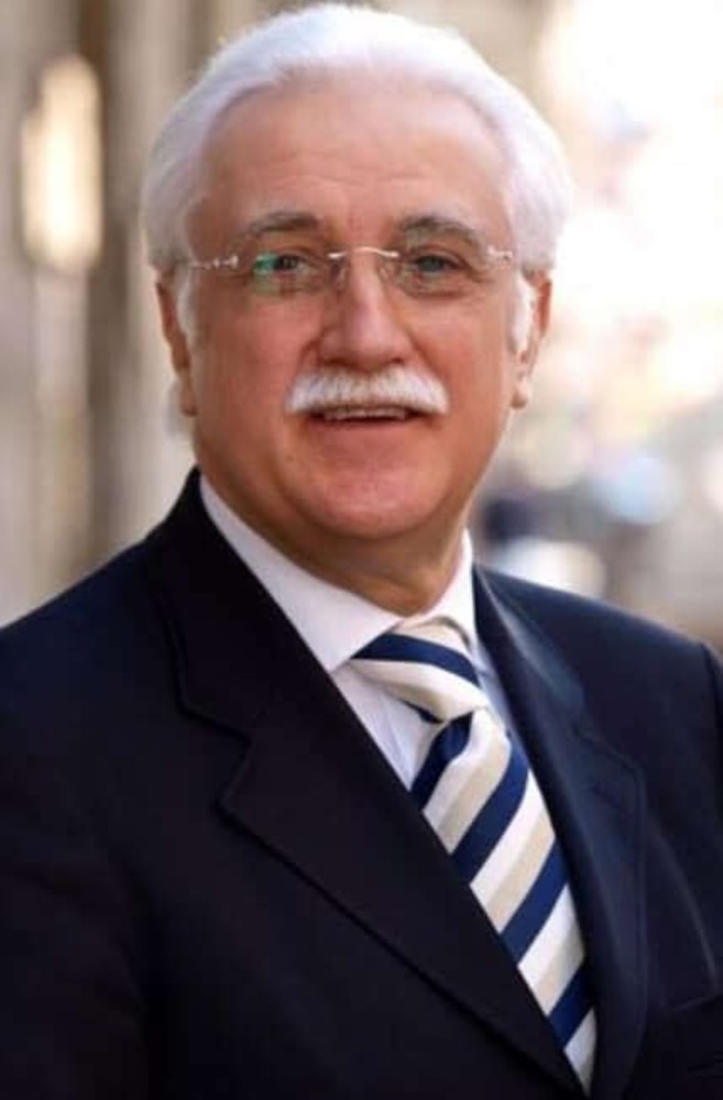 Nella foto: il Professor Giorgio Calabrese, medico e dietologo torinese, noto anche per interviste tv. In gallery: le magliette e i manifesti dell'evento