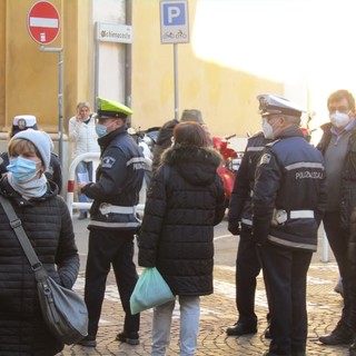 Verifica green pass alla fiera di Santa Lucia a Savona: polizia locale non rileva nessuna violazione Verifica green pass alla fiera di Santa Lucia a Savona: polizia locale non rileva nessuna violazione