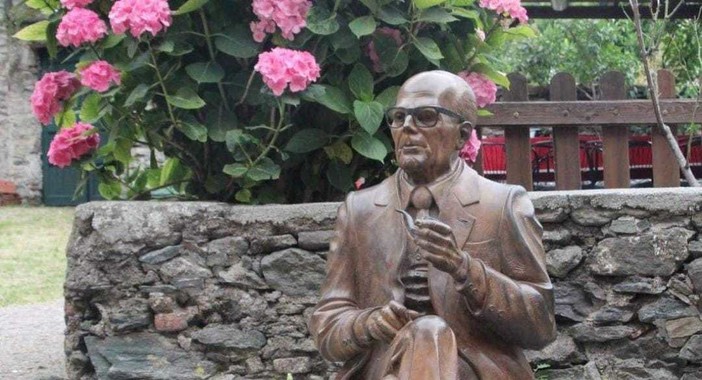 "Un francobollo per Sandro Pertini": a realizzarlo gli studenti delle scuole di Stella "Un francobollo per Sandro Pertini": a realizzarlo gli studenti delle scuole di Stella