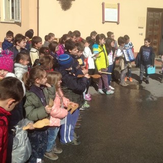 Cosseria, i bambini delle scuole "cantano le uova"