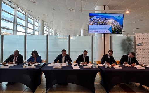 Savona, accordo per l’idrogeno verde al porto: al via il progetto pilota Savona, accordo per l’idrogeno verde al porto: al via il progetto pilota
