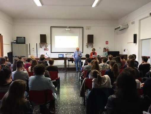 Albenga, gli studenti del Liceo Bruno "imprenditori di loro stessi" con il progetto della fondazione "Color Your Life"