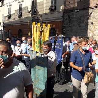 Grande partecipazione di corpi bandistici locali per l'ultimo addio a Piero Soleti, il "ristoratore musicista" di Albenga