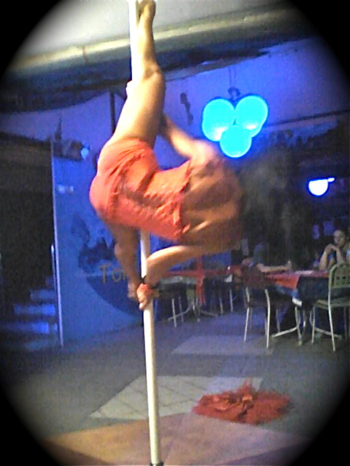 Assenzio Band, burlesque e pole dance acrobatiche alla "Festa della birra" di Calizzano Assenzio Band, burlesque e pole dance acrobatiche alla "Festa della birra" di Calizzano