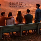 Dego inaugura la "panchina dei tramonti" accanto alla croce storica di Carpezzo