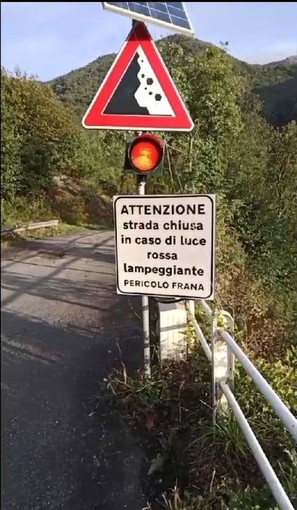 Varazze, movimenti franosi al Deserto: chiusa la strada Varazze, movimenti franosi al Deserto: chiusa la strada