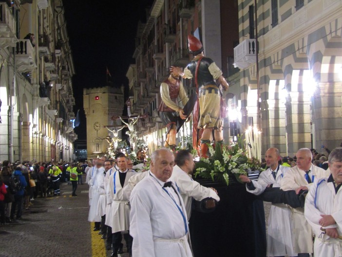 Processione del Venerdì Santo a Savona, la Croce Bianca cerca portatori per la cassa de "La Flagellazione" Processione del Venerdì Santo a Savona, la Croce Bianca cerca portatori per la cassa de "La Flagellazione"