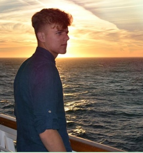 Dalla pallavolo alle passerelle, Federico Frello diventa modello Dalla pallavolo alle passerelle, Federico Frello diventa modello