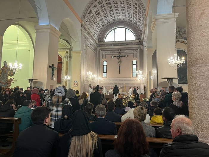 Chiesa Vecchia di Pietra Ligure gremita per l'addio a Constantin Nederita Chiesa Vecchia di Pietra Ligure gremita per l'addio a Constantin Nederita