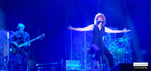 Fiorella Mannoia incanta il pubblico di Andora e ricorda Battiato e Dalla: “Cantiamoli sempre, così non moriranno mai” (FOTO e VIDEO)